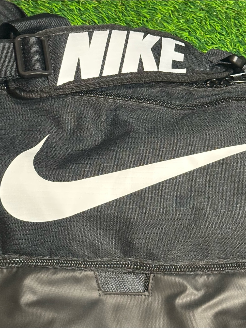 Nike Brasilia 9.0 Duffel Bag LG
95L Travel Gym - Picture 2 of 12